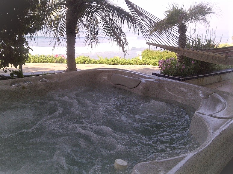 Rosarito-Las-Gaviotas-Bahiti-2Hottub-Surf-view2.jpg