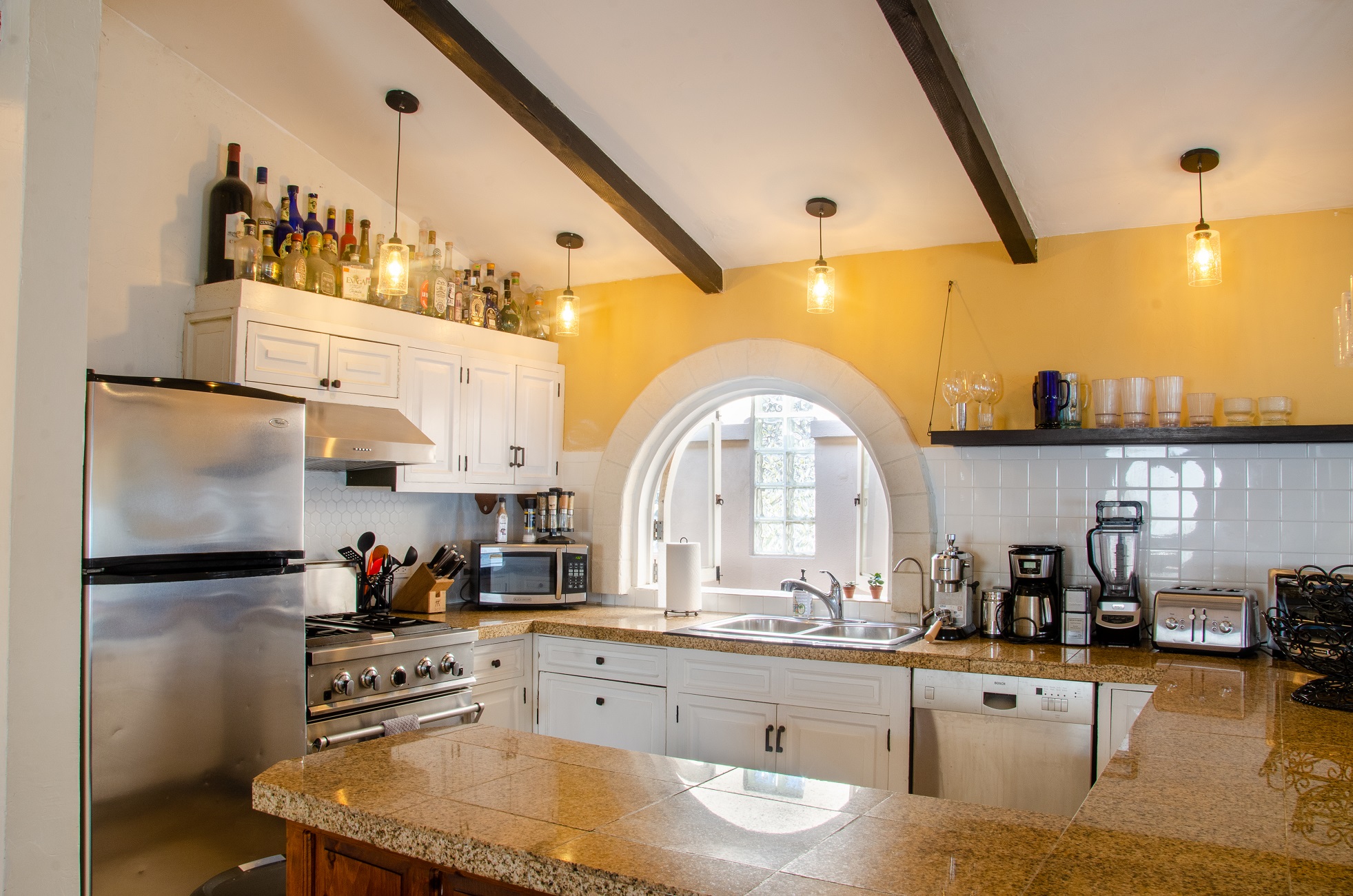 a-Rosarito-Las-Gaviotas-Bahiti-3Board-Kitche-View2.jpg